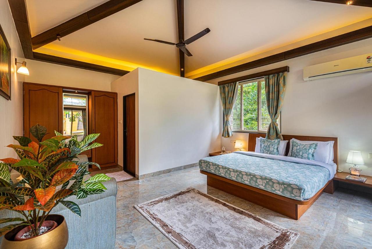פונה Ekam Lake House By Stayvista With Mountain & Lake Views, Outdoor Jacuzzi, Sauna, Modern Amenities & Kitchen Garden מראה חיצוני תמונה